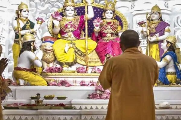 परिवार संग अयोध्या आए ‘राजा राम’, अयोध्या में राम दरबार की प्राण प्रतिष्ठा संपन्न, CM योगी ने की आरती Ram Darbar at Ayodhya
