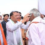 CM Sai made beneficiaries wear spectacles